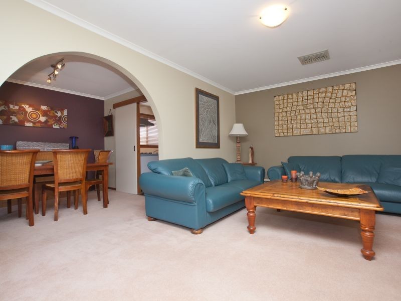 8 Beaufort Retreat, Gordon ACT 2906