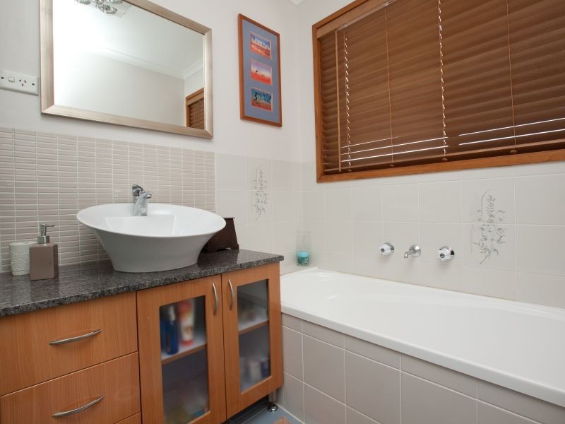 8 Beaufort Retreat, Gordon ACT 2906