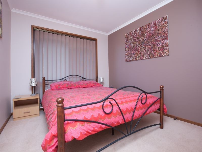 8 Beaufort Retreat, Gordon ACT 2906