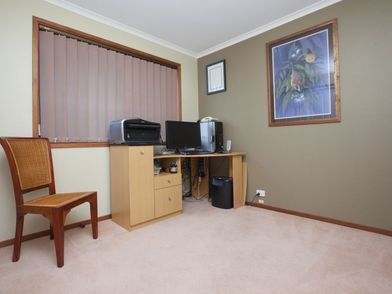 8 Beaufort Retreat, Gordon ACT 2906