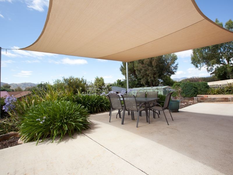 8 Beaufort Retreat, Gordon ACT 2906