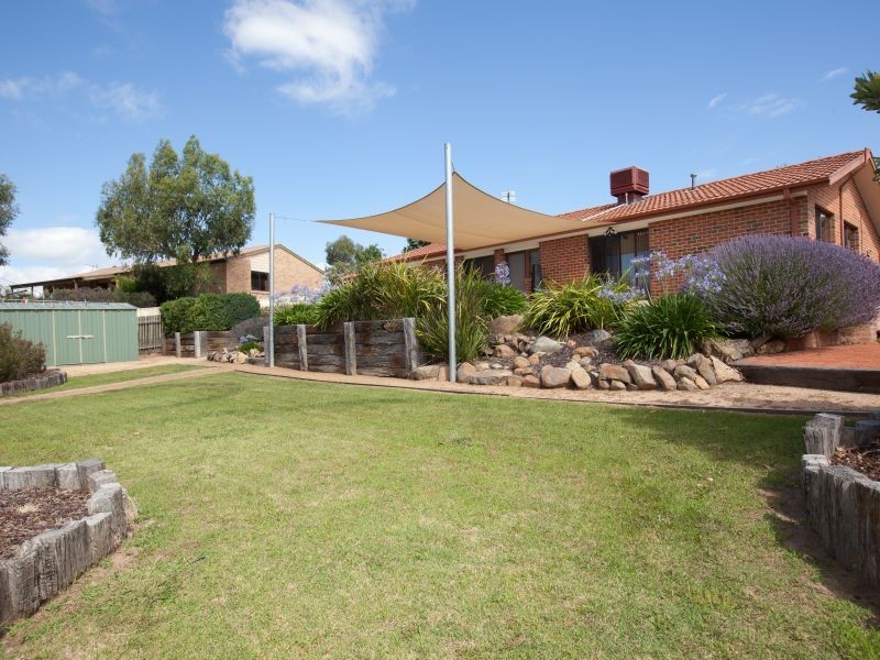 8 Beaufort Retreat, Gordon ACT 2906