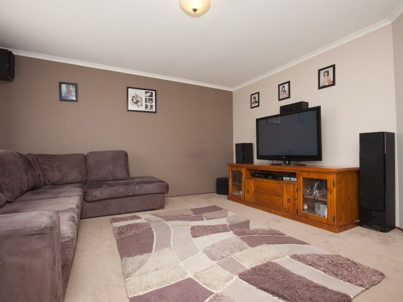 32 Tregellas Crescent, Banks ACT 2906