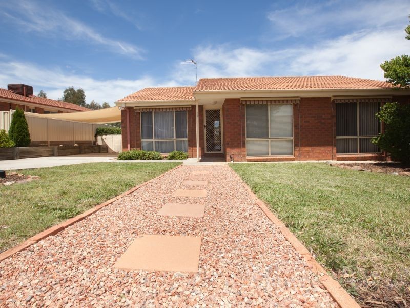 32 Tregellas Crescent, Banks ACT 2906
