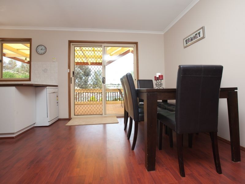 32 Tregellas Crescent, Banks ACT 2906