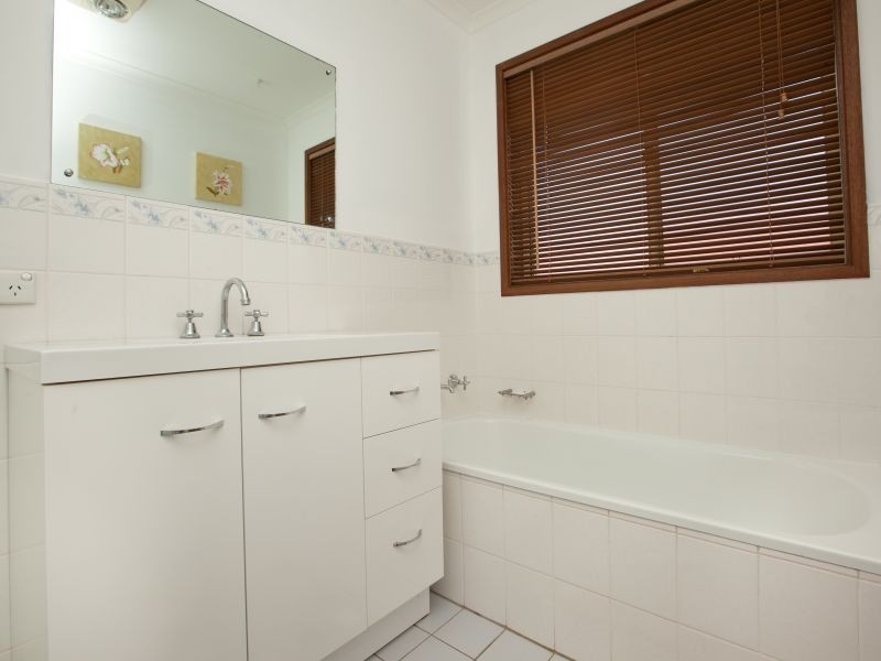 32 Tregellas Crescent, Banks ACT 2906