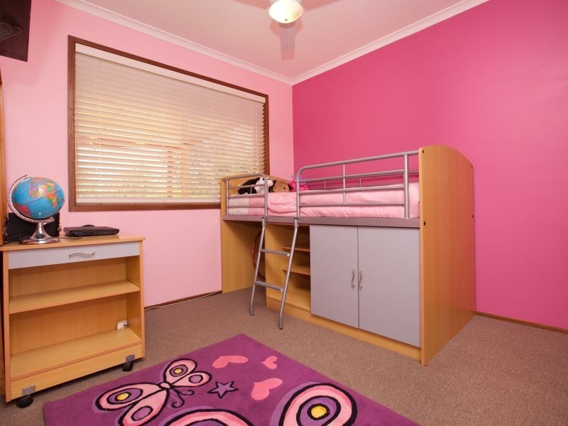 32 Tregellas Crescent, Banks ACT 2906