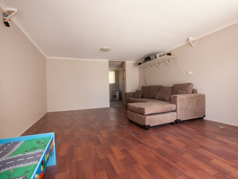 32 Tregellas Crescent, Banks ACT 2906