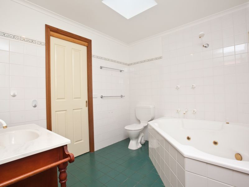 12 Charlton Crescent, Gordon ACT 2906