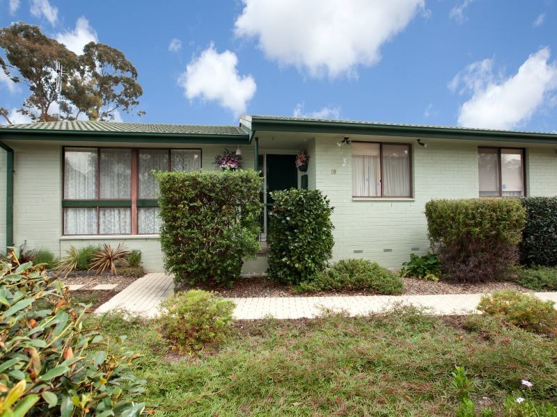18 Ferrett Circuit, Kambah ACT 2902