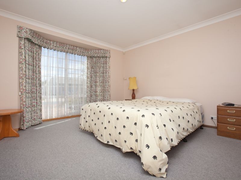 2 Whitton Place, Monash ACT 2904