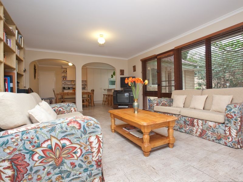 21 Hawkesbury Crescent, Farrer ACT 2607