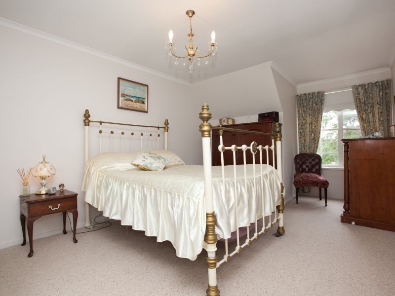 21 Hawkesbury Crescent, Farrer ACT 2607