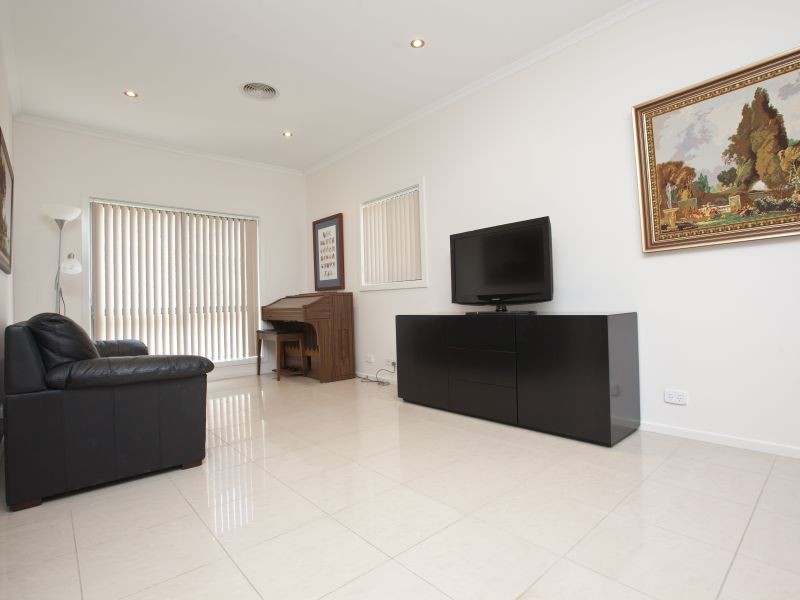 8 Purves Place, Conder ACT 2906