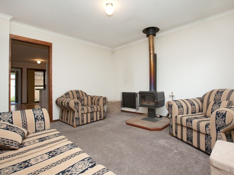 2 White Place, Banks ACT 2906