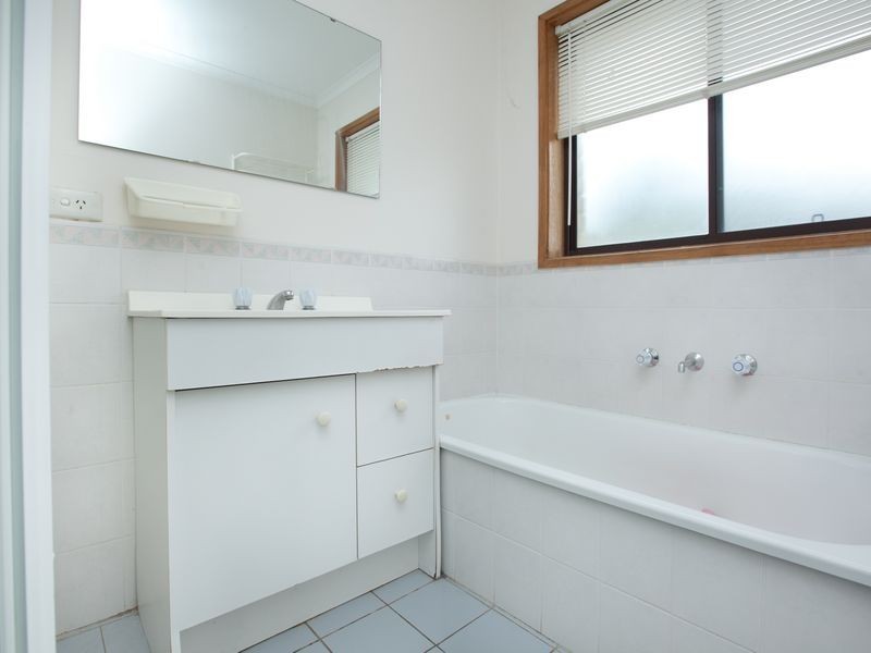 2 White Place, Banks ACT 2906