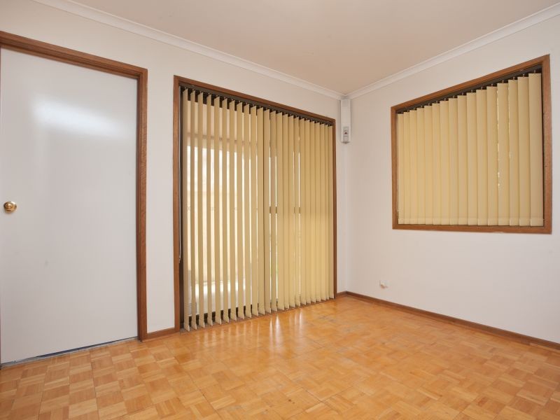 2 White Place, Banks ACT 2906