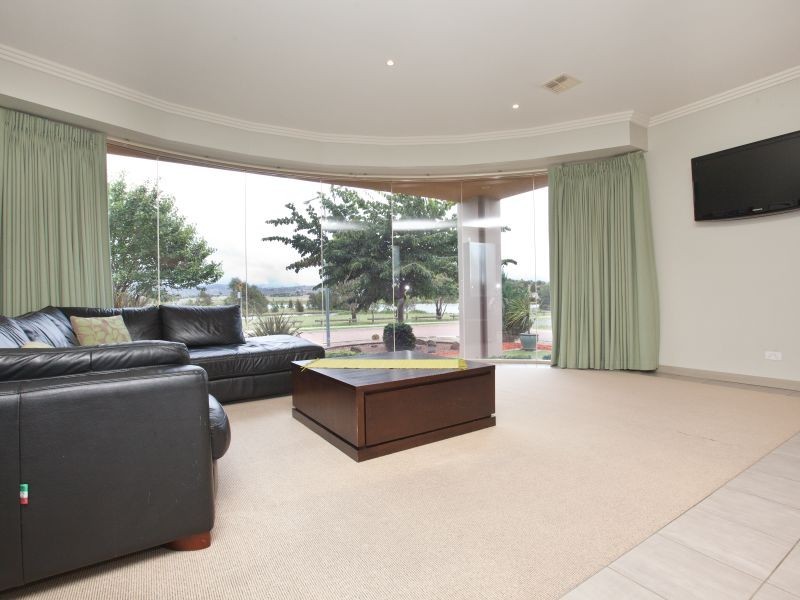 2 Rollins Place, Gordon ACT 2906