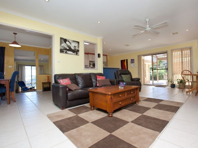 10 Menzies Court, Banks ACT 2906
