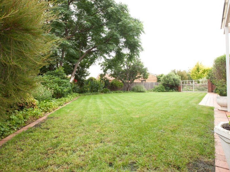 13 Thomas Hales Place, Gordon ACT 2906