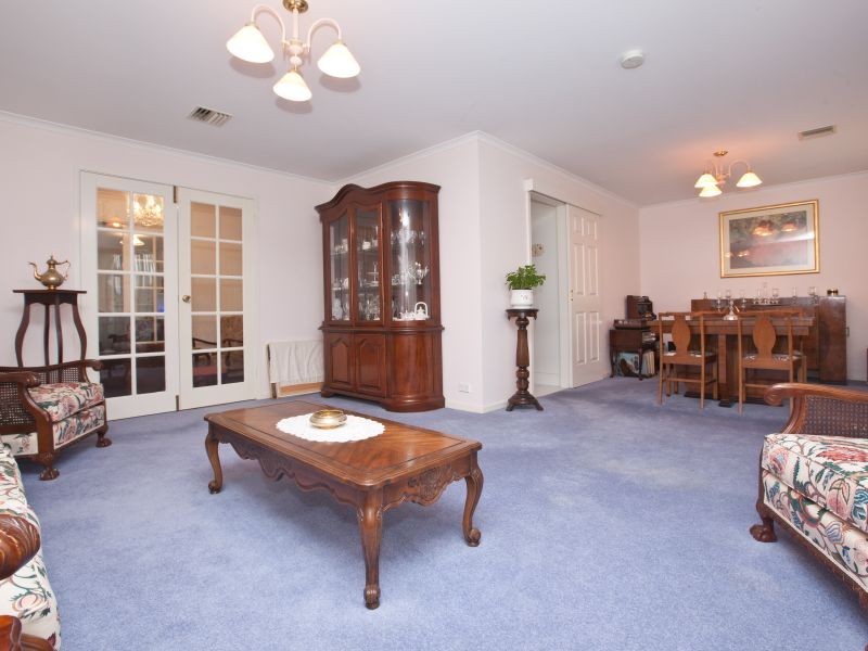 13 Thomas Hales Place, Gordon ACT 2906