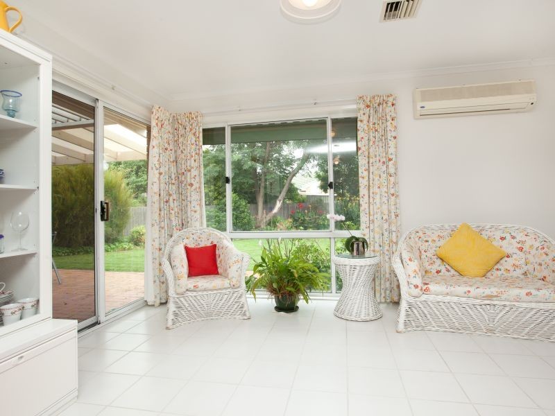 13 Thomas Hales Place, Gordon ACT 2906