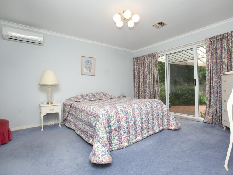 13 Thomas Hales Place, Gordon ACT 2906