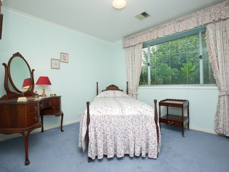 13 Thomas Hales Place, Gordon ACT 2906