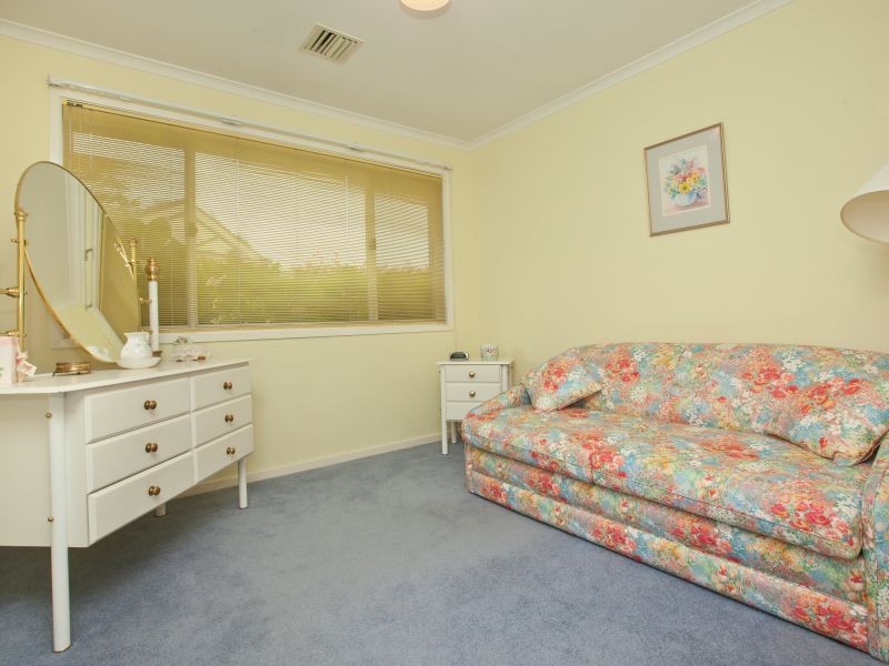 13 Thomas Hales Place, Gordon ACT 2906