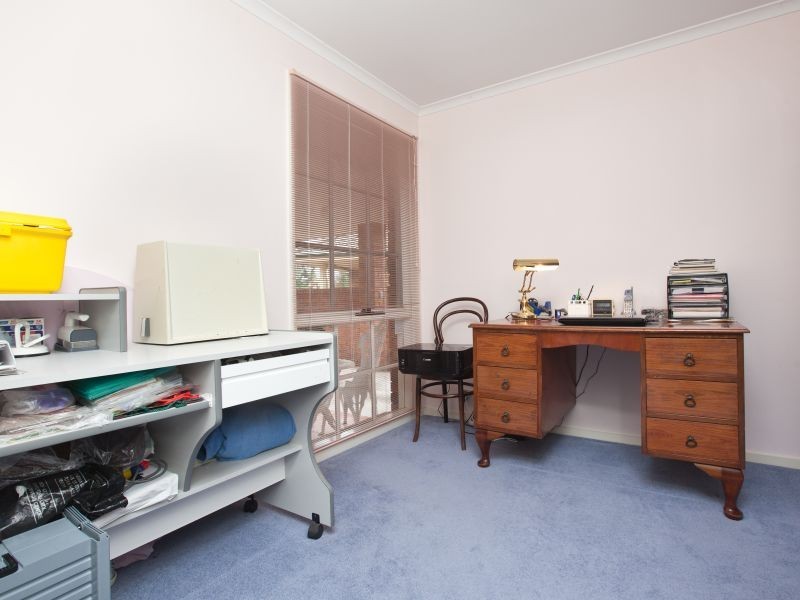 13 Thomas Hales Place, Gordon ACT 2906