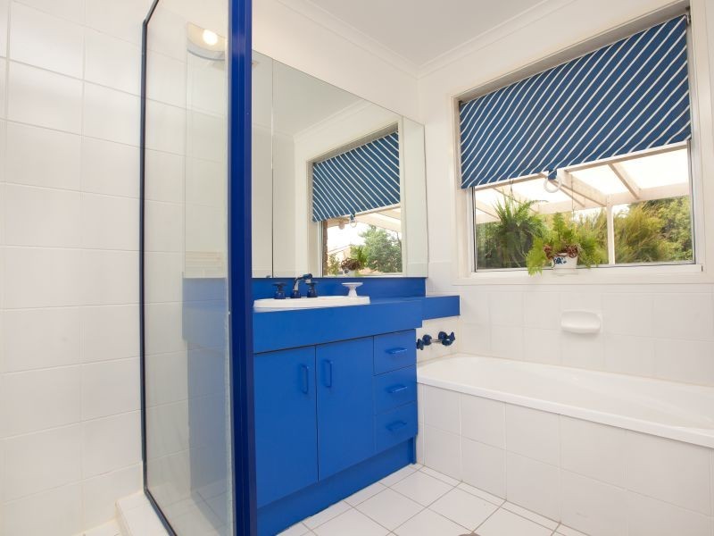 13 Thomas Hales Place, Gordon ACT 2906