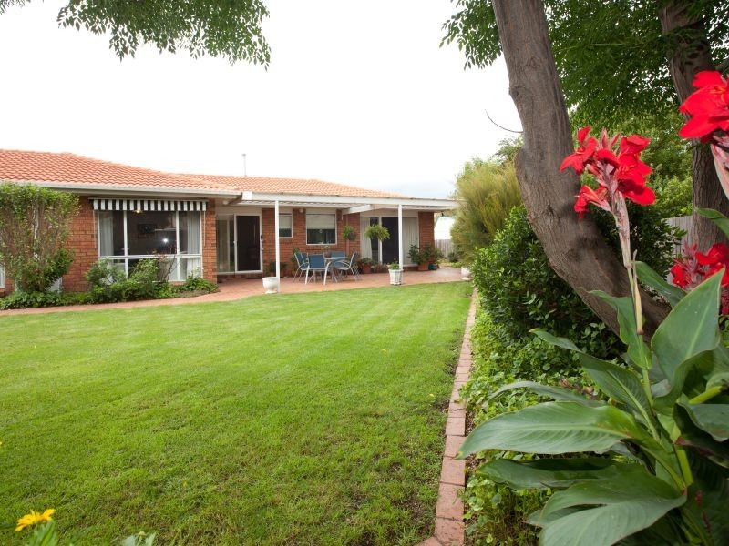 13 Thomas Hales Place, Gordon ACT 2906