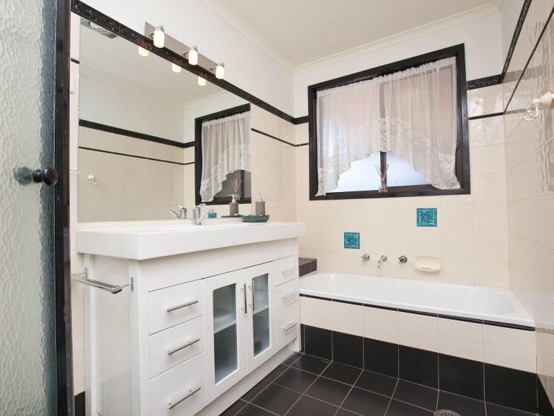 30 Enid Lorimer Circuit, Chisholm ACT 2905