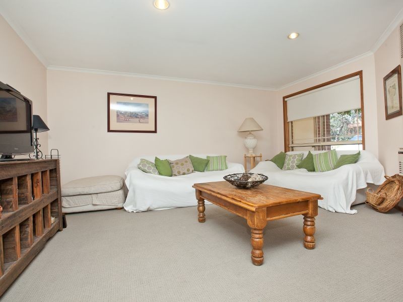 5 Mount Vernon Drive, Kambah ACT 2902
