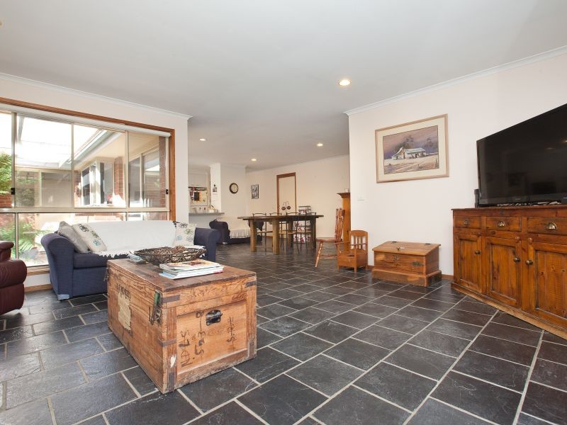 5 Mount Vernon Drive, Kambah ACT 2902