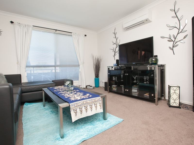 7/4 Jeff Snell Crescent, Dunlop ACT 2615