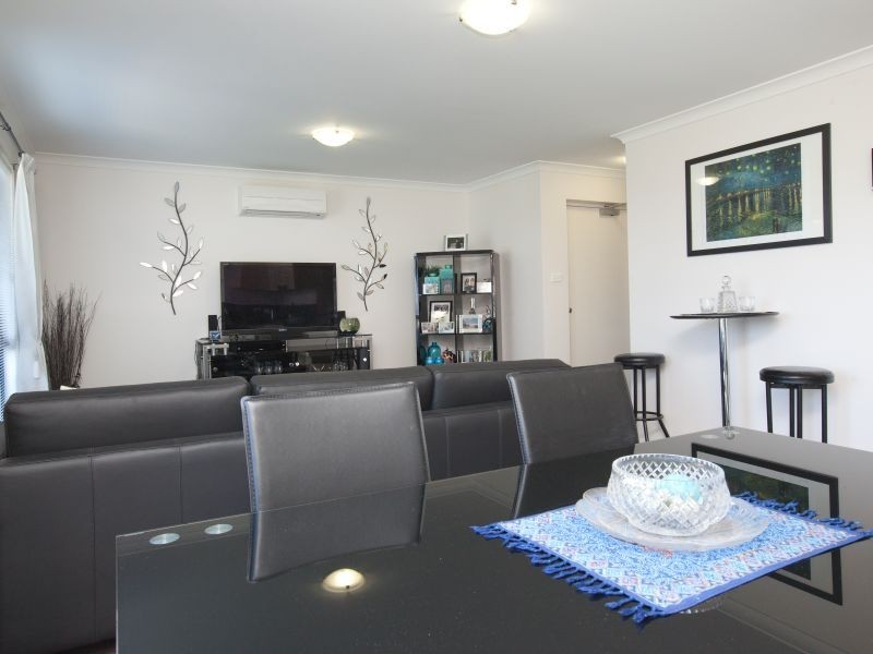 7/4 Jeff Snell Crescent, Dunlop ACT 2615