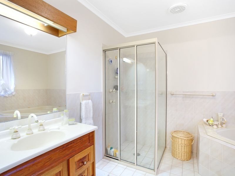 12 Buntine Crescent, Isaacs ACT 2607
