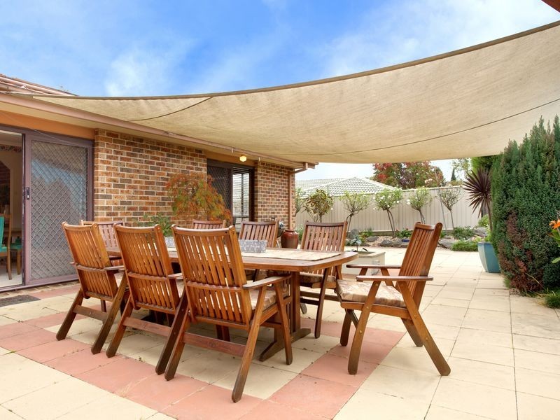 12 Buntine Crescent, Isaacs ACT 2607