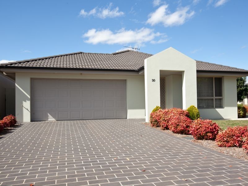 30 McGilvray Close, Gordon ACT 2906