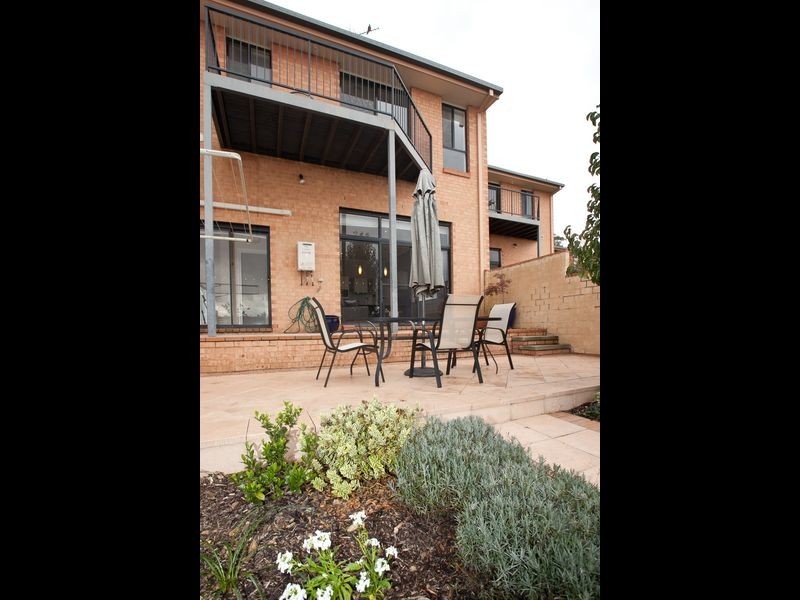 9/32 Doeberl Place, Queanbeyan NSW 2620