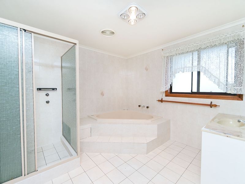 42 Julia Flynn Avenue, Isaacs ACT 2607