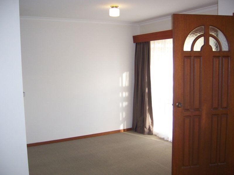 18/27 Elm Way, Jerrabomberra NSW 2619
