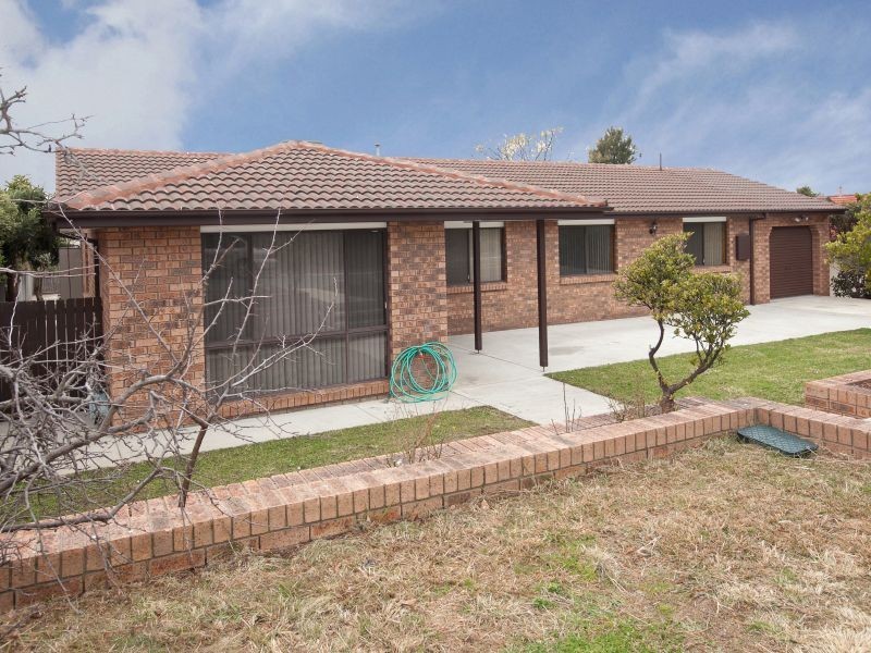 8 Ballard Place, Monash ACT 2904