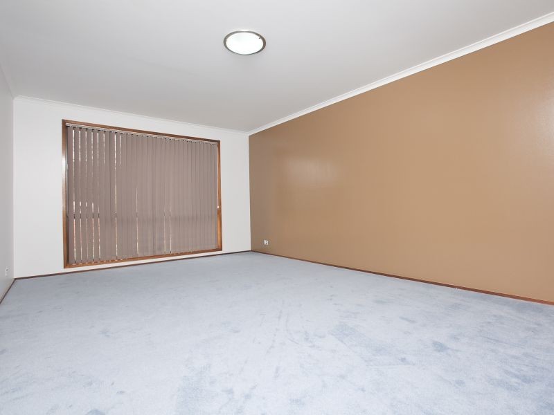 8 Ballard Place, Monash ACT 2904