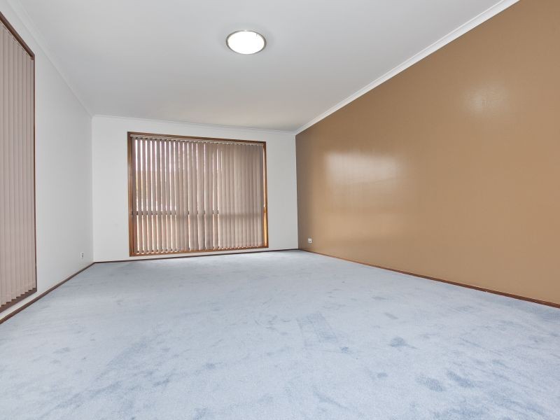 8 Ballard Place, Monash ACT 2904