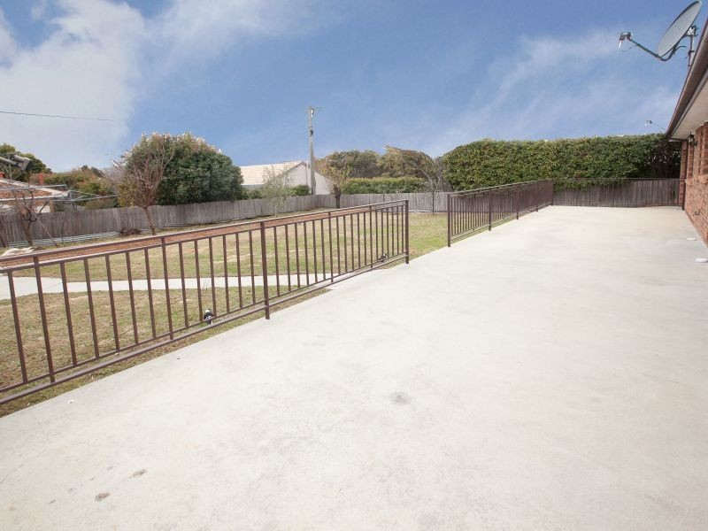 8 Ballard Place, Monash ACT 2904