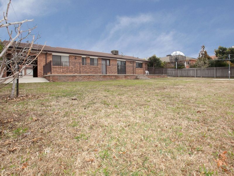 8 Ballard Place, Monash ACT 2904