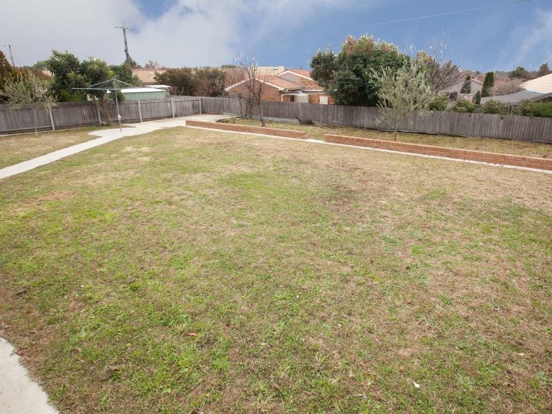 8 Ballard Place, Monash ACT 2904