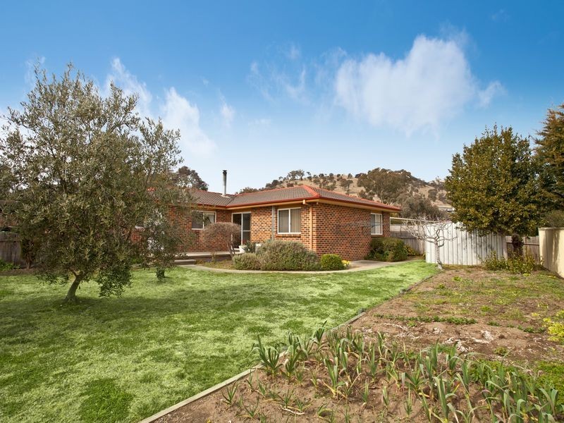 2 Adcock Place, Banks ACT 2906